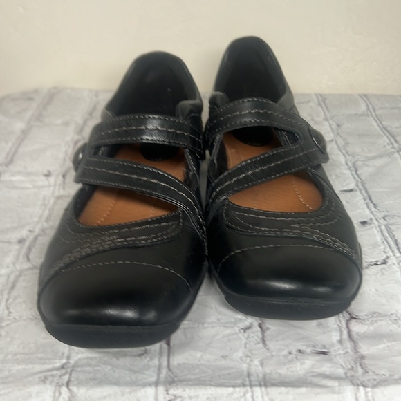 Clark’s flats - Picture 2 of 6